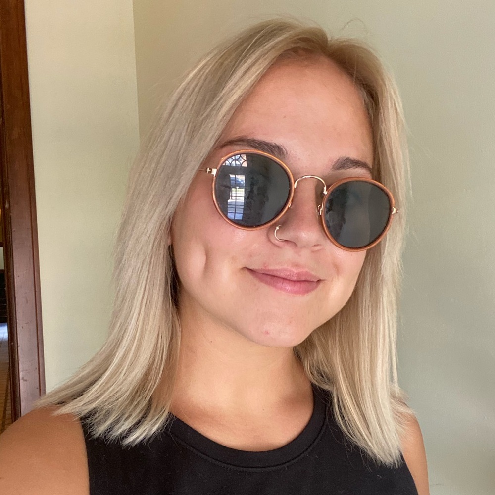Meet your Posher, Elizabeth